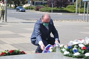 Возложение венков по случаю 75-й годовщины освобождения г. Нитра Возложение венков по случаю 75-й годовщины освобождения г. Нитра