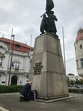 Посол России в Словакии А.Л. Федотов возложил венок к памятнику красноармейцам в г.Трнава