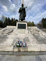 По случаю 78-летия Победы  сотрудники посольства России в Словакии возложили венки у мемориалов красноармейцев в гг.Кошице, Михаловце, Свидник